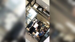 お姉さんの逆さパンチラ動画 静止画 １７２ voyeur jp 02