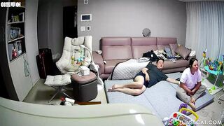 [신작] 13가족. 귀여운 엄마가 아기 엉덩이를 내밀고 자는 모습을 흉내 냅니다. 한 커플이 사랑을 나눈 후 카메라가 아직 켜져 있는 것을 발견합니다 korean porn vip ipcam