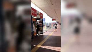 ６人のお姉さんの逆さハミチラ動画 画像付き １２４ voyeur jp 05