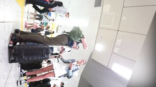 新フルhd高画質パンチラ逆さ撮り180 怒涛の25人のパンチラ 超多人数オムニバスすぺしゃる voyeur jp