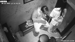 [요청] 2023년 한국 노래방의 IP 카메라가 해킹당했습니다 커플 2명. 남자친구는 그녀의 보지에 손가락 두 개를 삽입하고 그녀의 G스팟을 korean porn vip ipcam