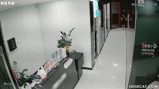 [신작] 최고 인기 커플이 돌아왔습니다! 남자는 뒤에서 손가락으로 여자의 질에 삽입하고, 여자는 앞에서 그를 유도하며 클리토리스를 자극합니다 korean porn vip ipcam