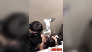 급꼴려서 화장실로 직행하는 캠퍼스 커플 korean porn vip